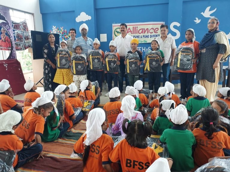 अलायन्स क्लब ऑफ पुणे यांच्यावतीने शालेय विद्यार्थ्यांना शालेय साहित्य वाटप संपन्न,