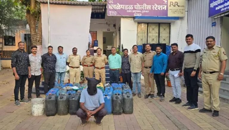 उरुळी देवाची येथील गावठी दारुची हातभट्टी काळे पडळ पोलिसांनी केली उद्ध्वस्त; 3 लाख रुपयांची दारु, रसायन केले जप्त