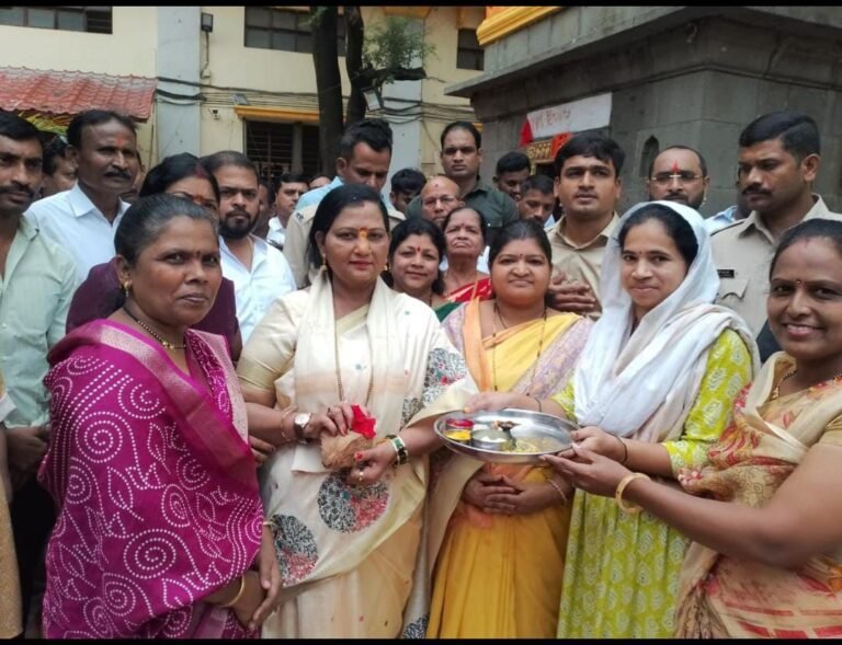 उपमुख्यमंत्री एकनाथ शिंदे यांच्या पत्नी सौ. लताताई शिंदे यांची श्रीक्षेत्र थेऊरला भक्तिभावाने भेट