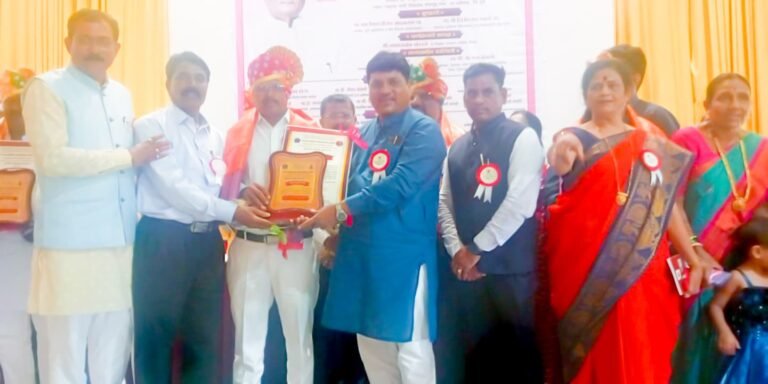 जिल्हास्तरीय गुणवंत शिक्षक पुरस्काराने सन्मानित — भाऊसाहेब महाडिक यांची क्रीडा क्षेत्रातील उल्लेखनीय कामगिरी